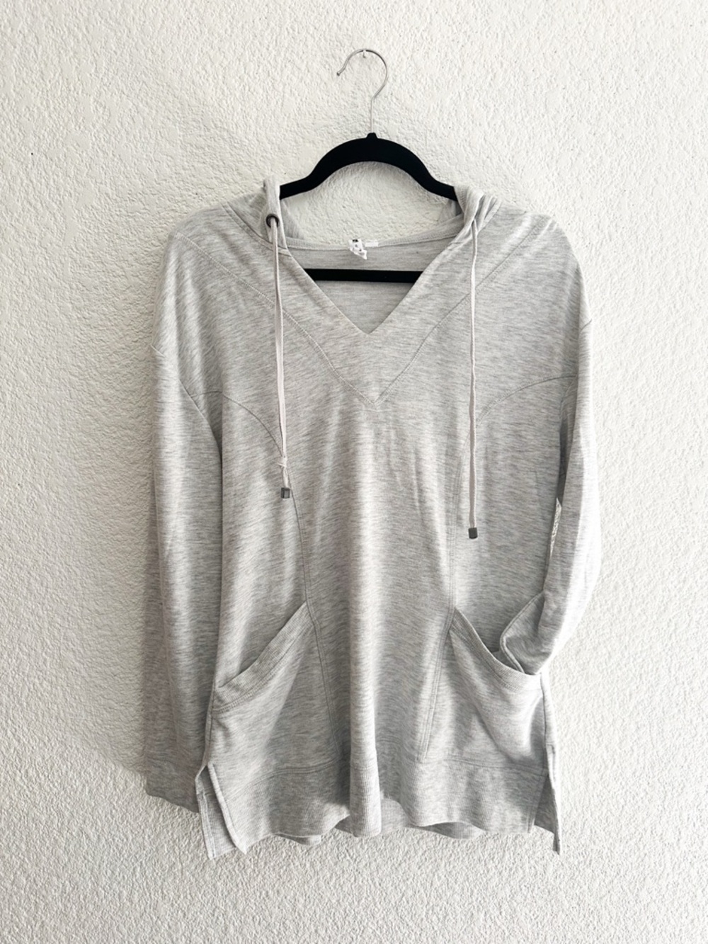 Cable & Gauge Heather Gray V‑Neck Hooded Pullover
